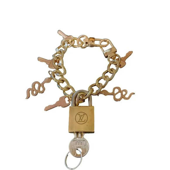 Rare Authentic Vintage # 208 Louis Vuitton Padlock and Key w/ Unbranded Bracelet - Picture 2 of 7